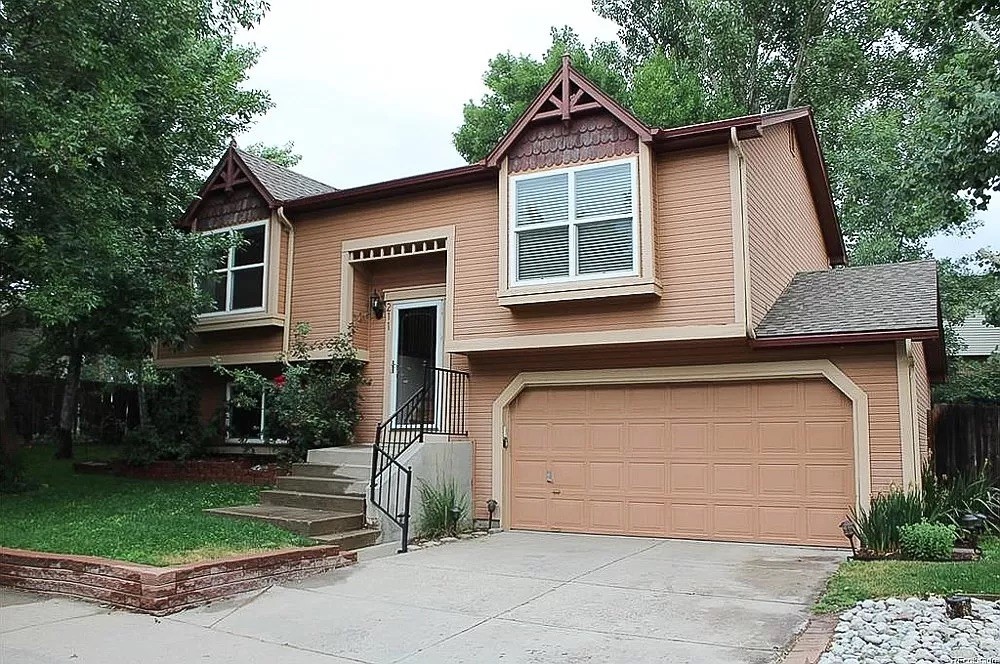 211 Redwood Circle